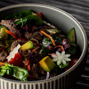 Азиатский салат с говядиной